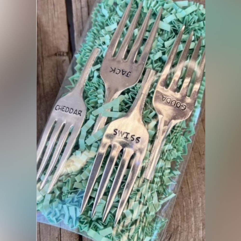 Brand NEW! Adorable cheese marker set
